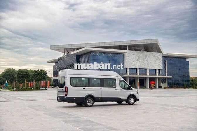 Ford Transit 18c Bạc,trắng giá tốt giao ngay