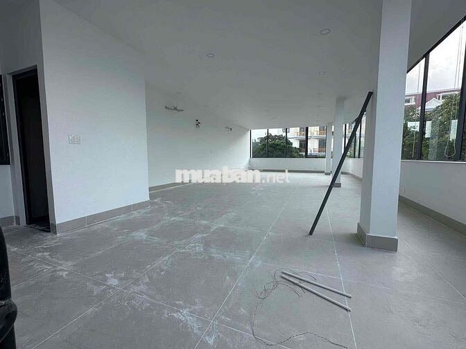 Cho thuê mặt bằng lô góc 2 mặt tiền gần ngay trung tâm vòng xoay HT 3