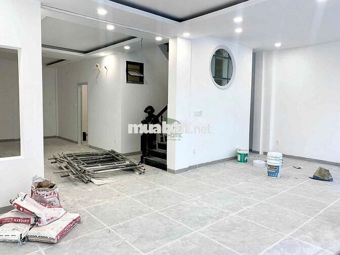 CHO THUÊ NHÀ MẶT TIỀN NGANG 8M KHU BÀN CỜ TRUNG TÂM