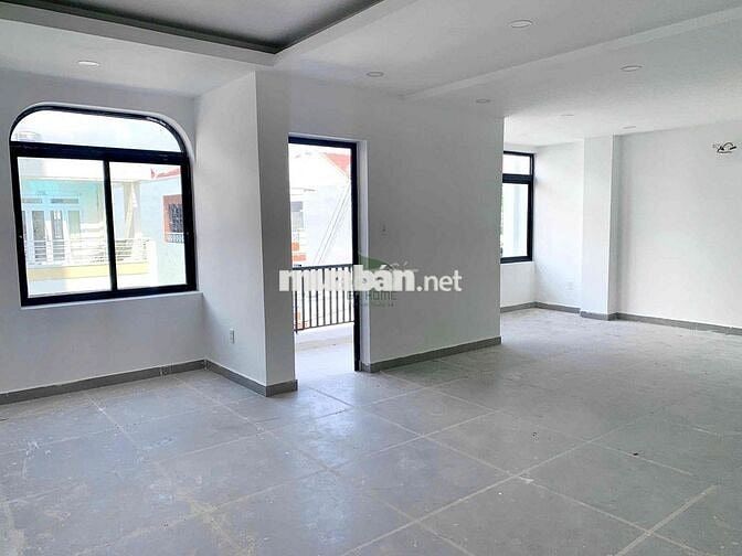 CHO THUÊ NHÀ MẶT TIỀN NGANG 8M KHU BÀN CỜ TRUNG TÂM