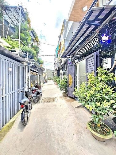 BÁN NHÀ RỘNG ĐẸP MỚI HOÀN THIỆN HẺM 3M