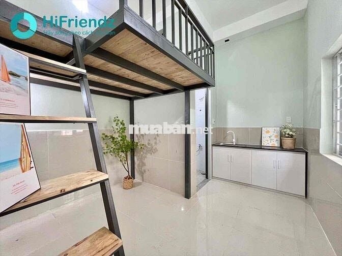 Phòng gác lửng Cửa sổ trời ngay Công Viên Làng Hoa