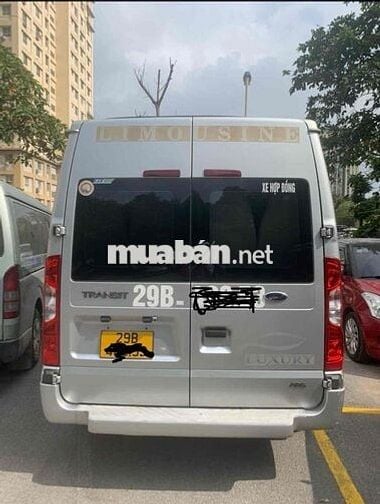 Chính chủ cần bán xe Ford Transit 2017, bản Luxury