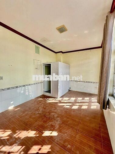 PHÒNG TRỌ BAN CÔNG SIÊU TO SIÊU THOÁNG GẦN TRƯỜNG NTT