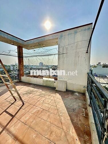 PHÒNG TRỌ BAN CÔNG SIÊU TO SIÊU THOÁNG GẦN TRƯỜNG NTT