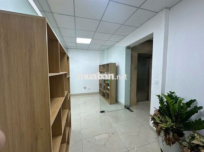 Trần Đăng Ninh VPKD100m2 18tr 6m4 mặt tiền, Lô góc,tiện ích văn phòng