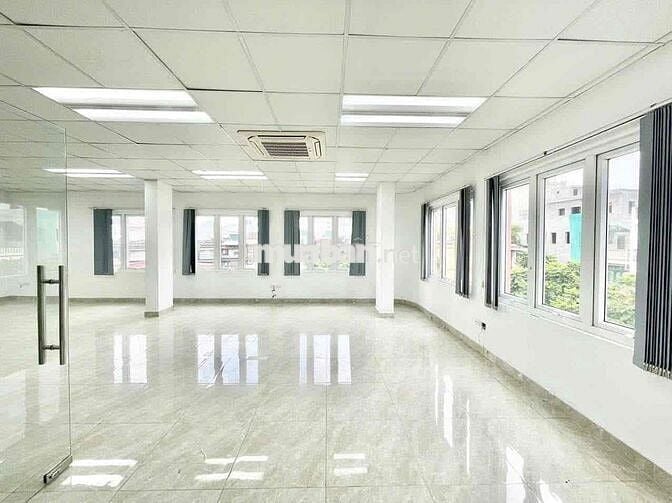Cho thuê văn phòng tại Huỳnh Thúc Kháng 110m2 giá chỉ 20t full kính