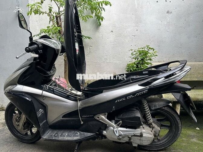 cần bán Honda Air Blade 2012 đen bạc máy zin