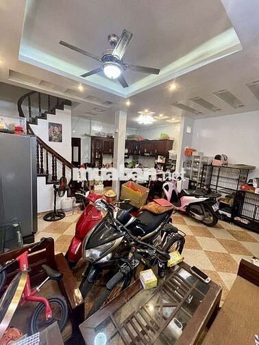 Bán nhà Nguyễn Văn Cừ, Lô Góc, Nhà Dân Xây, Mặt Tiền Rộng.