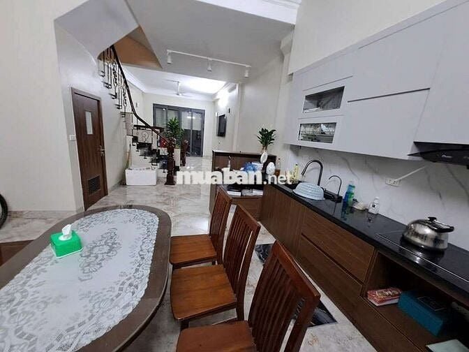 Bán nhà dân xây Ngọc Lâm, gần Phố, DT 58m2, 4 tầng, giá chỉ 12 tỷ