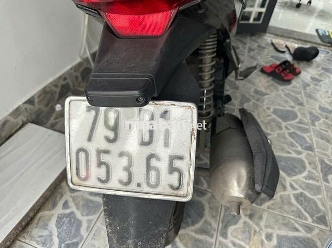 cần bán Honda Air Blade 2012 đen bạc máy zin