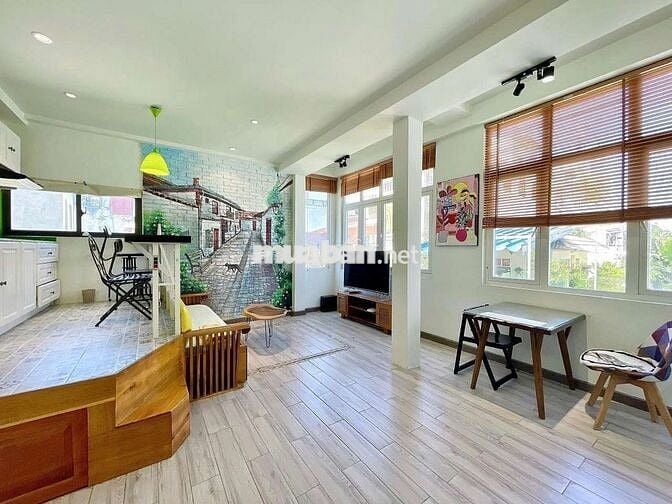 Căn hộ trung tâm ~55m2 cửa sổ trời điện nước nhà nước gần cầu Bason