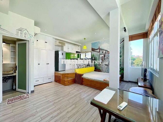 Căn hộ trung tâm ~55m2 cửa sổ trời điện nước nhà nước gần cầu Bason