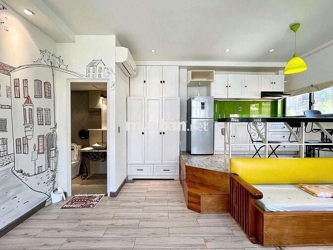 Căn hộ trung tâm ~55m2 cửa sổ trời điện nước nhà nước gần cầu Bason