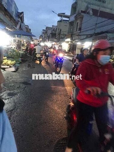 Cho thuê nhà lầu trệt có: 2pn nằm bên chợ và ga Dĩ An - Dĩ An
