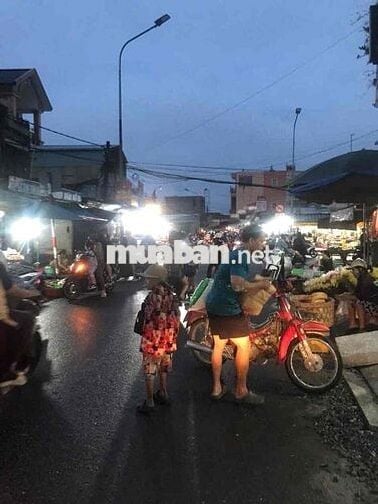 Cho thuê nhà lầu trệt có: 2pn nằm bên chợ và ga Dĩ An - Dĩ An