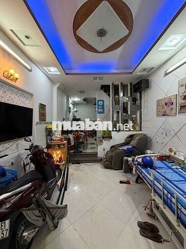 31/11B NGUYỄN ĐÌNH CHIỂU P4 QUẬN PHÚ NHUẬN