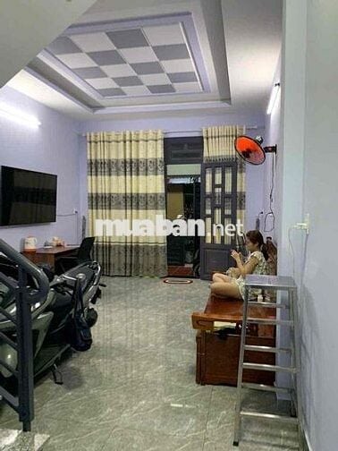 Nhà Bán . Cách bến xe Q8 .2 cây số .DT 4x16 .1 lầu sân thượng