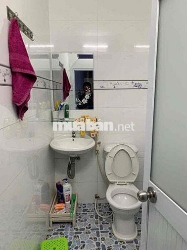 Nhà Bán . Cách bến xe Q8 .2 cây số .DT 4x16 .1 lầu sân thượng