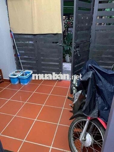 Nhà Bán . Cách bến xe Q8 .2 cây số .DT 4x16 .1 lầu sân thượng