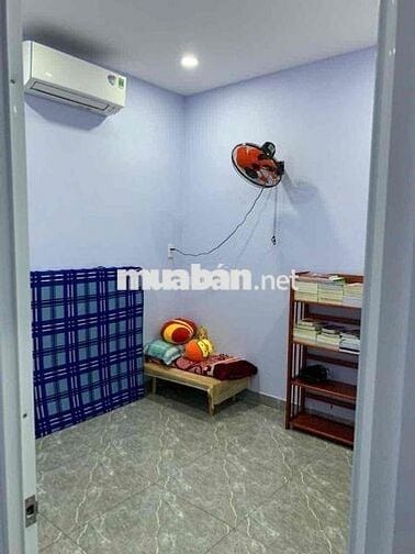 Nhà Bán . Cách bến xe Q8 .2 cây số .DT 4x16 .1 lầu sân thượng