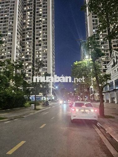 Bán căn hộ tòa Vinhomes Smart City Nam Từ Liêm DT: 63m; Tầng trung;