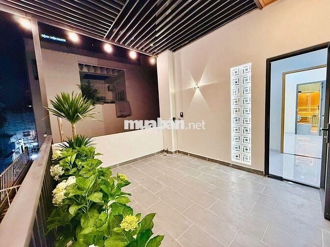 Ngay ngã tư Hàng Xanh! Bán nhà 3 tầng (4x12m) mới cứng HXH bàn cờ