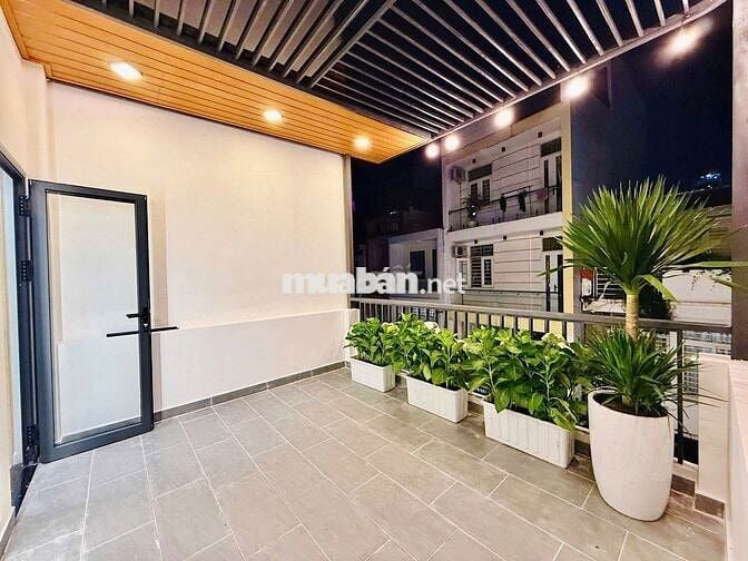 Ngay ngã tư Hàng Xanh! Bán nhà 3 tầng (4x12m) mới cứng HXH bàn cờ