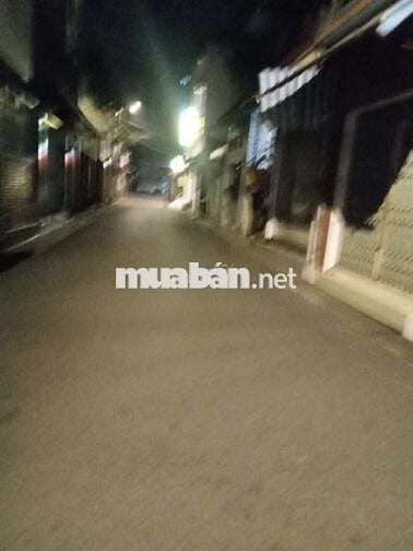 Phòng trệt, đẹp, ngay cổng KCN Sóng thần 1