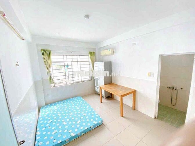 CC CHO THUÊ TRỌ P15 TÂN BÌNH 18m2 BACON RIÊNG SỔ GIÓ TRỜI TO, NƯỚC MÁY