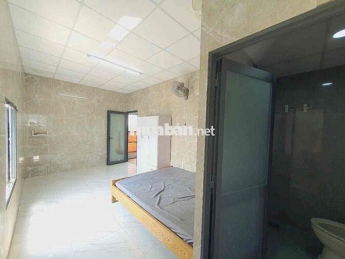 CC CHO THUÊ TRỌ P15 TÂN BÌNH 18m2 BACON RIÊNG SỔ GIÓ TRỜI TO, NƯỚC MÁY