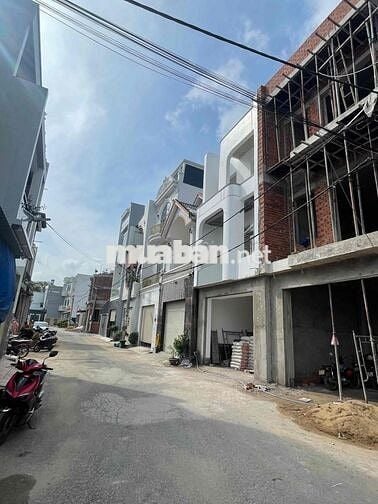 nhà 2lầu 1trệt sổ riêng hoàn công giá rẻ gần chợ hoá an.