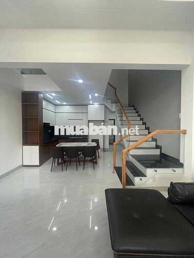 nhà 2lầu 1trệt sổ riêng hoàn công giá rẻ gần chợ hoá an.