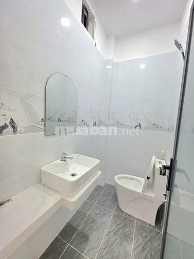 BÁN NHÀ TO 1 LẦU - MỚI HOÀN THIỆN - HẼM THOÁNG