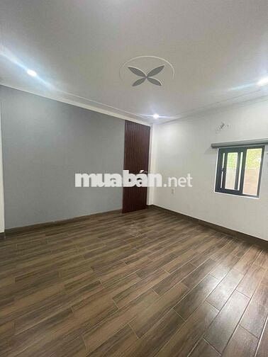 nhà 2lầu 1trệt sổ riêng hoàn công giá rẻ gần chợ hoá an.