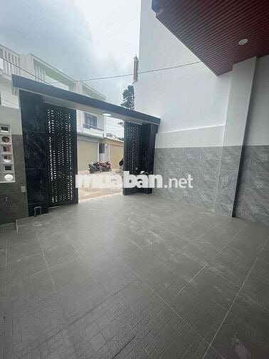 nhà 2lầu 1trệt sổ riêng hoàn công giá rẻ gần chợ hoá an.