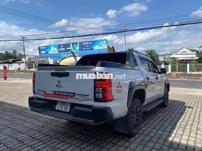 Mitsubishi Triton 2024 Trắng 30.000km