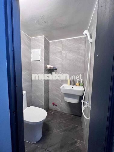 Cho thuê Phòng chính chủ, an ninh, sạch sẽ, có cửa sổ, sân thượng