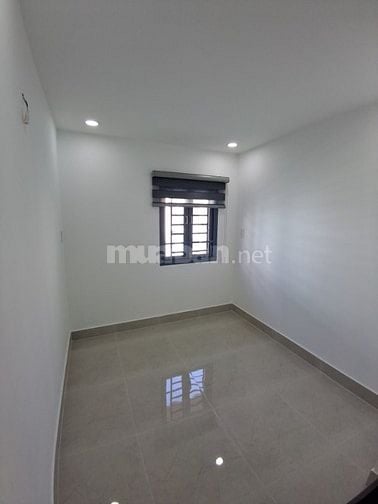 Nhà Q12 đúc 1 trệt 1lầu 2 phòng ngủ 