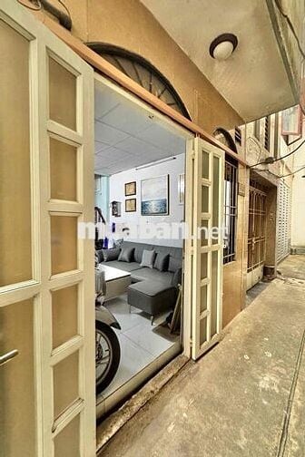 Chính chủ Nhà phố hẻm Quận 1, 24m2, 3 phòng ngủ, đường Nguyễn Văn Cừ