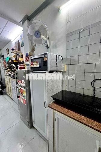 Chính chủ Nhà phố hẻm Quận 1, 24m2, 3 phòng ngủ, đường Nguyễn Văn Cừ