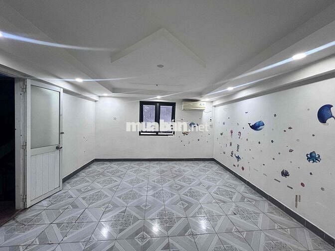 Cho thuê Phòng chính chủ, an ninh, sạch sẽ, có cửa sổ, sân thượng