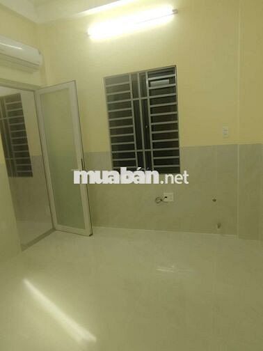 Phòng trọ mới xây dựng, nằm trên đường Lạc Long Quân, Nội thất mới