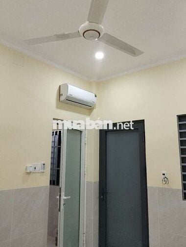 Phòng trọ mới xây dựng, nằm trên đường Lạc Long Quân, Nội thất mới