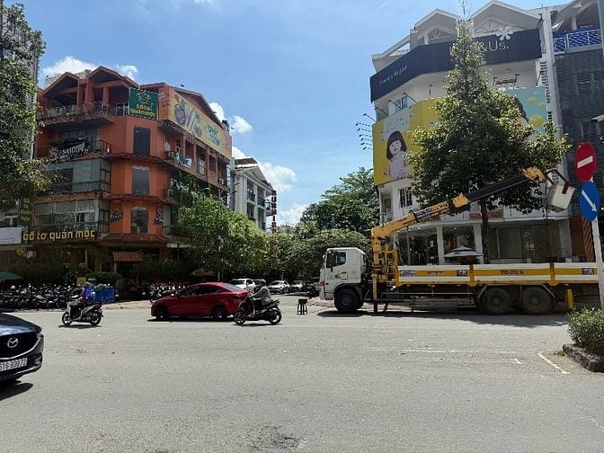 Bán nhà Góc 2 mặt Tiền Đường Nguyễn Thị Thập, Khu Dân Cư Him lam, Q7