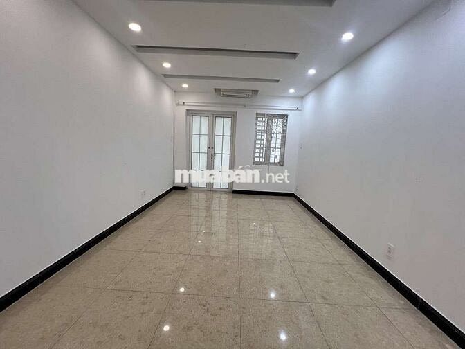 Bán nhà mặt tiền Nguyễn Trọng Tuyển, nhà đẹp tốt giá.