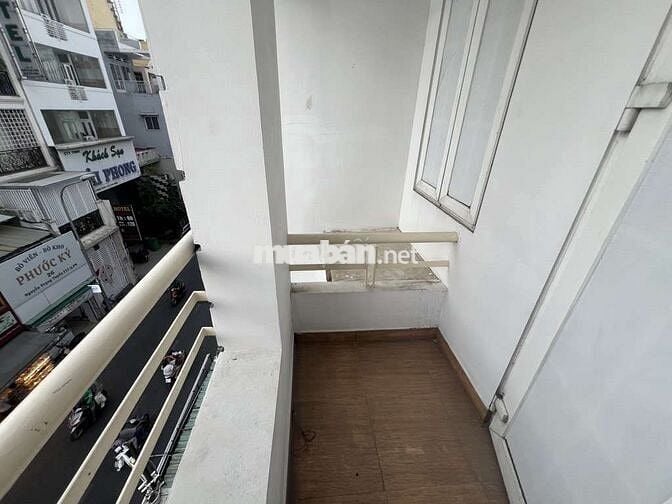 Bán nhà mặt tiền Nguyễn Trọng Tuyển, nhà đẹp tốt giá.