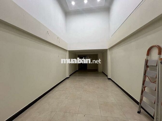 Bán nhà mặt tiền Nguyễn Trọng Tuyển, nhà đẹp tốt giá.