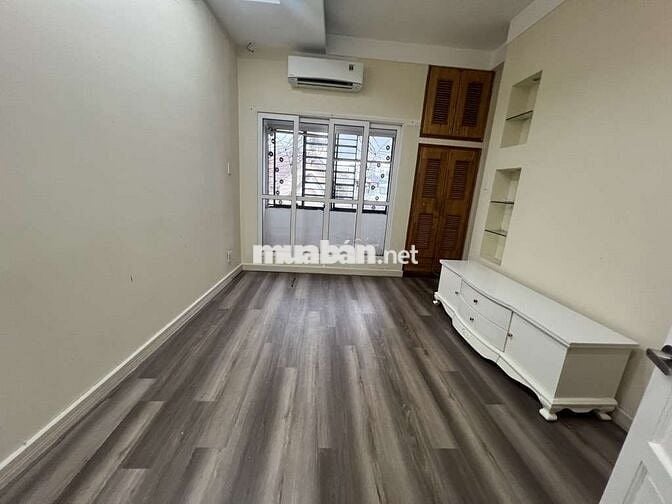 Bán nhà mặt tiền Nguyễn Trọng Tuyển, nhà đẹp tốt giá.