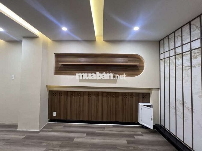 Bán nhà mặt tiền Nguyễn Trọng Tuyển, nhà đẹp tốt giá.